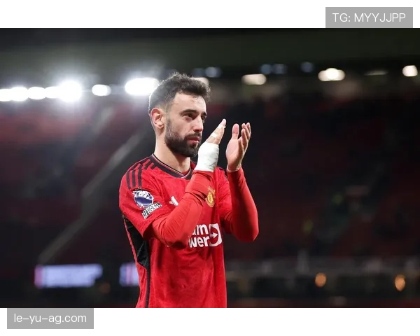 曼联传奇球星重返老特拉福德，开启全新篇章引球迷热盼