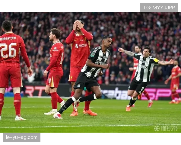 纽卡球迷沸腾！伊萨克助攻建功，球队强势挺进杯赛下一轮