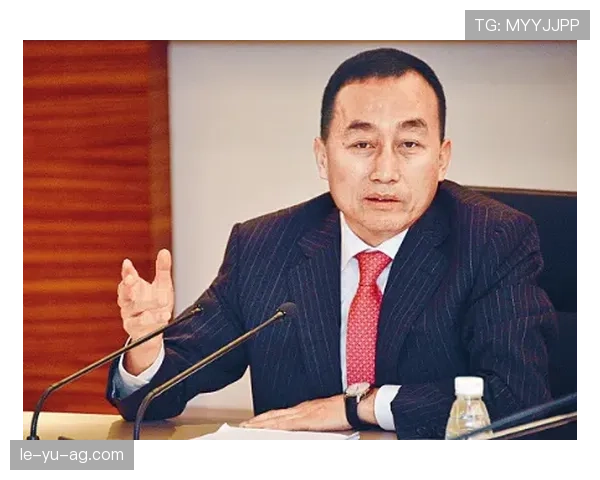 如果把吴向东往明星圈一扔,八卦先围着他的钱包转 如果把吴向东往明星圈一扔,八卦先围着他的钱包转